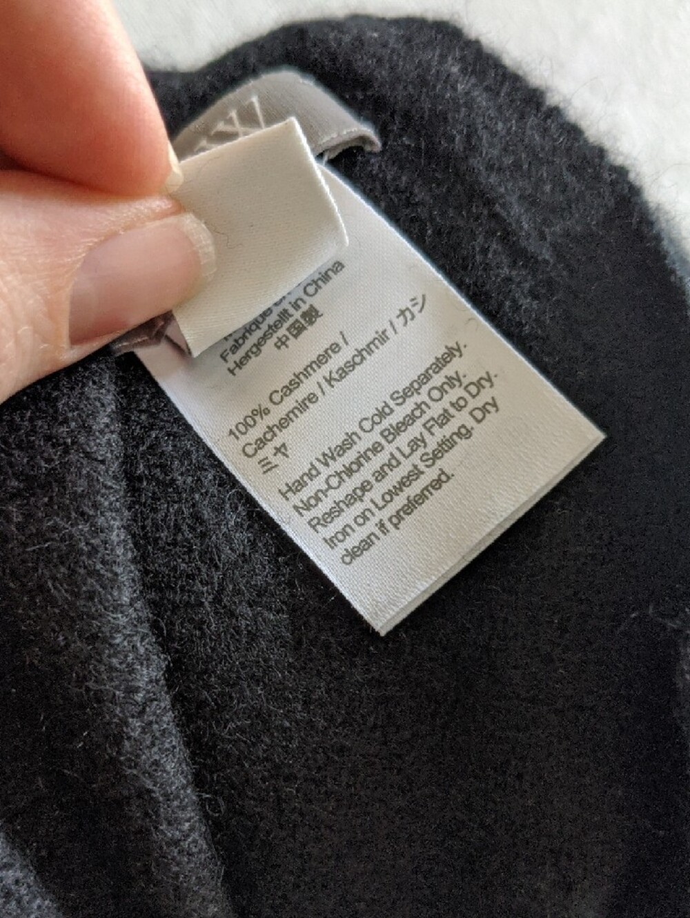 NWT - J.Crew - 100% Cashmere Oversized Wrap - Black - 33"x79" - Picture 4 of 5